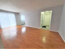 STUNNING 2 Bedroom - Large & Bright - Near Fairview Mall - Photo 4