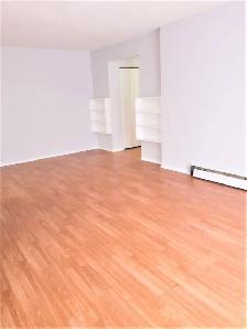 STUNNING 2 Bedroom - Large & Bright - Near Fairview Mall - Photo 5