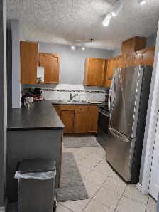 Top Floor Vaulted Ceiling Condo| 2Bed   Den | Underground Parki - Photo 2