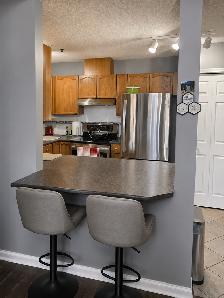 Top Floor Vaulted Ceiling Condo| 2Bed   Den | Underground Parki - Photo 3