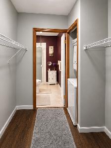 Top Floor Vaulted Ceiling Condo| 2Bed   Den | Underground Parki - Photo 6