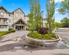 Top Floor Vaulted Ceiling Condo| 2Bed   Den | Underground Parki - Photo 17