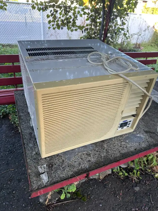 Deux climatiseurs de marque Carrier 12000 et 5850 BTU pas cher !