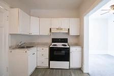 1 Bedroom Apartment with skylights in Welland! - Photo 2