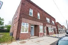 1 Bedroom Apartment with skylights in Welland! - Photo 10