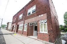 1 Bedroom Apartment with skylights in Welland! - Photo 11