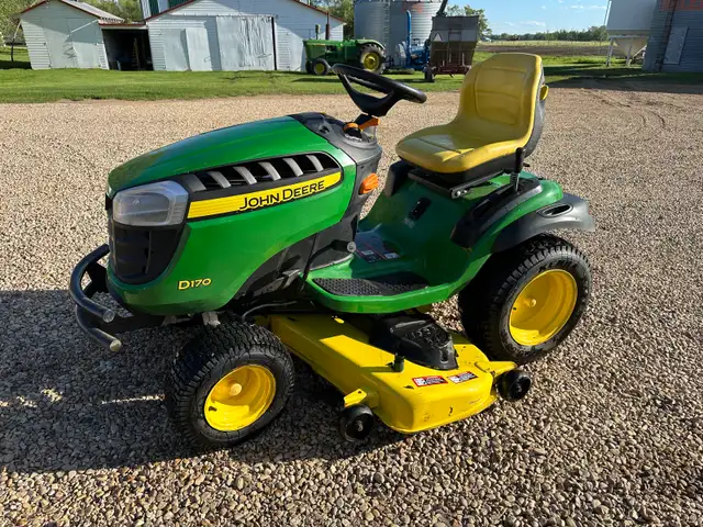 John Deere D170 Lawnmower