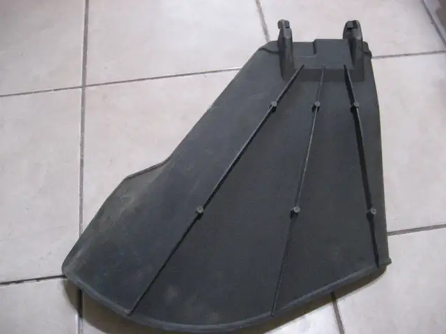 Hustler discharge chute deflector part # 604268