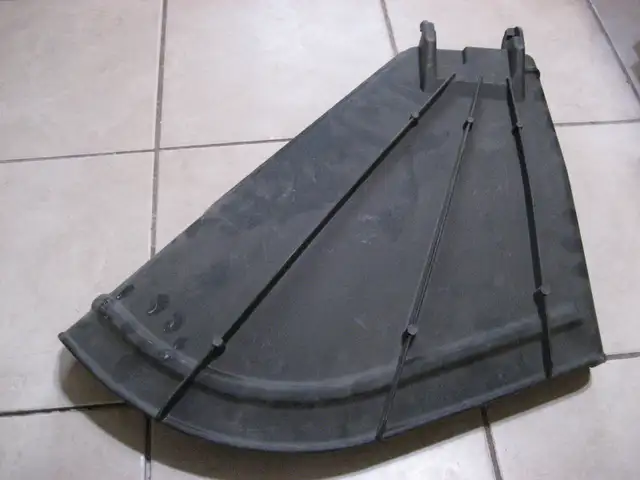 Hustler discharge chute deflector part # 604609