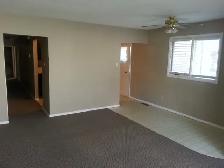 Half duplex in Shaunavon with Garage – Only $900! - Photo 3