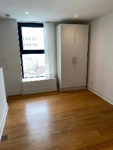 Spacious 16-ftceilings Loft 2-BDs Condo for Ren - Photo 7