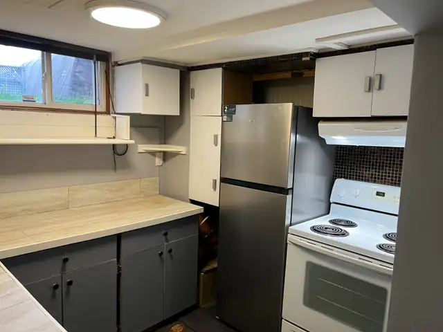 Legal 2 Bedroom Basement Suite, All utility included
