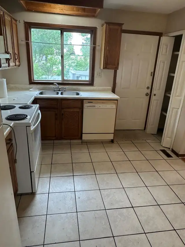 Home upper floor rent