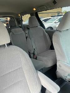 2015 Toyota Sienna ( Great Condition) - Photo 3