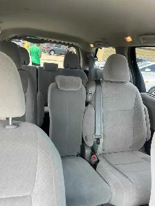 2015 Toyota Sienna ( Great Condition) - Photo 4