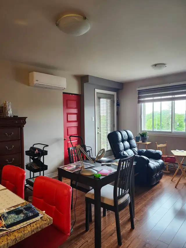 3 1/2 À LAVAL TRÈS TRANQUILLE AVEC ASCENSEUR!