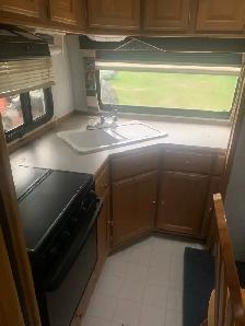 1998 Vanguard 5th Wheel Travel Trailer - Photo 3