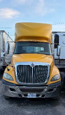 Daycab LOW km manual 10 speed intl prostar