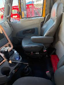 Daycab LOW km manual 10 speed intl prostar - Photo 2