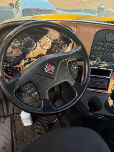 Daycab LOW km manual 10 speed intl prostar - Photo 4