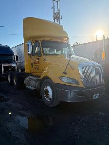 Daycab LOW km manual 10 speed intl prostar - Photo 5