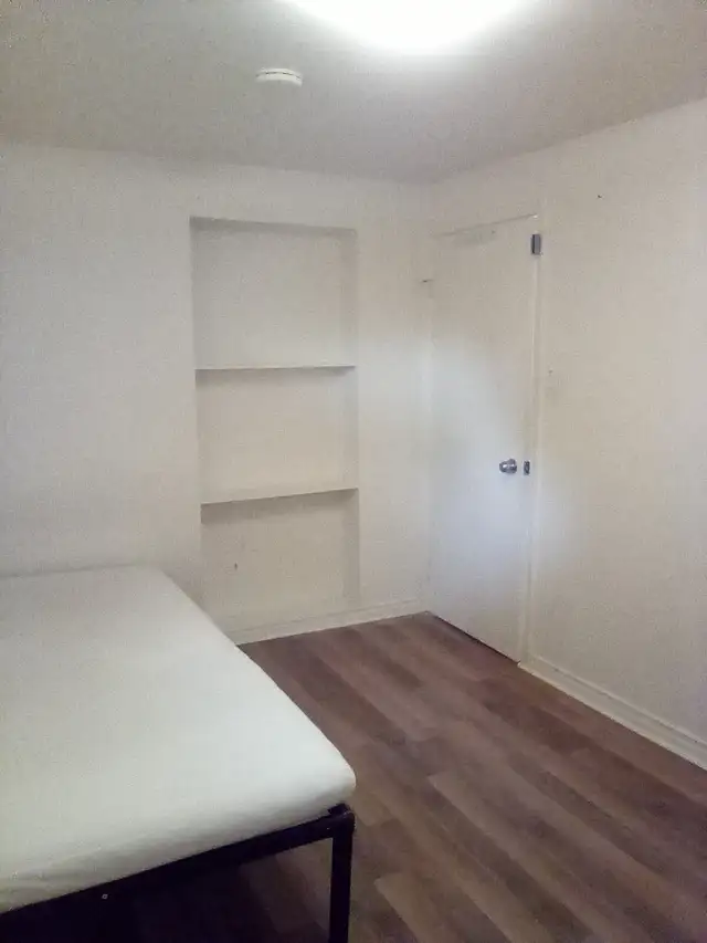 Roommate wanted unfurnished room $600 Scarborough area