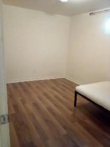 Roommate wanted unfurnished room $600 Scarborough area - Photo 2
