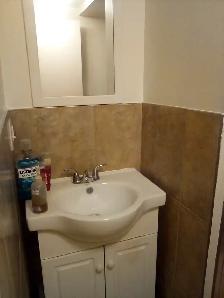 Roommate wanted unfurnished room $600 Scarborough area - Photo 6