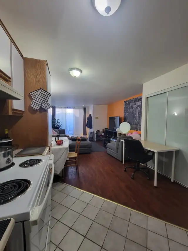 Ahunstic. grand 3 1/2 dans un immeuble en béton