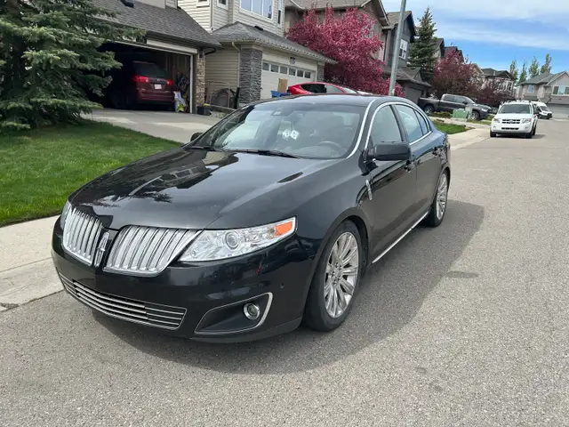 Luxury Lincoln 2010 MKS