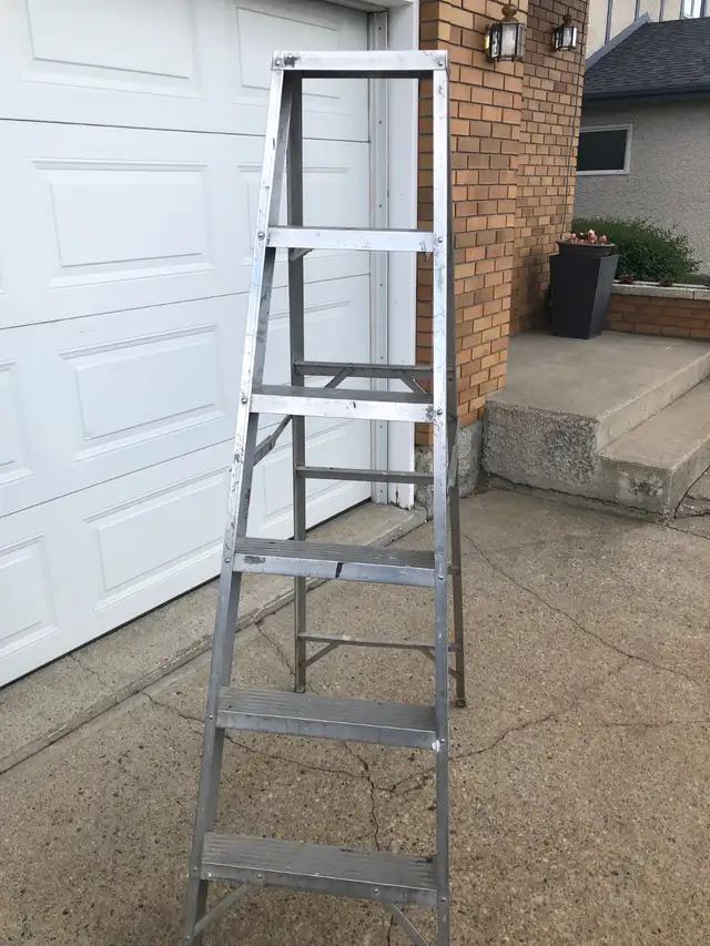 6 FOOT ALUMINUM STEP LADDER