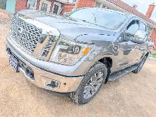 2017 Nissan Titan 4WD Crew Cab SL | Back-up cam! | Heated seats! - Photo 2
