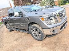 2017 Nissan Titan 4WD Crew Cab SL | Back-up cam! | Heated seats! - Photo 3
