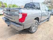 2017 Nissan Titan 4WD Crew Cab SL | Back-up cam! | Heated seats! - Photo 4