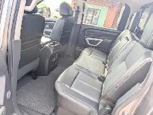 2017 Nissan Titan 4WD Crew Cab SL | Back-up cam! | Heated seats! - Photo 10