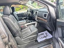 2017 Nissan Titan 4WD Crew Cab SL | Back-up cam! | Heated seats! - Photo 13