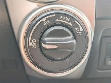 2017 Nissan Titan 4WD Crew Cab SL | Back-up cam! | Heated seats! - Photo 17