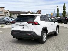 2025 Toyota RAV4 LE - Photo 6