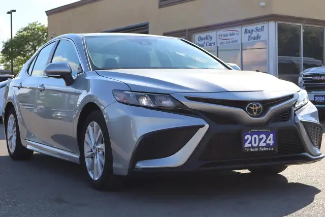 2024 Toyota Camry SE Auto
