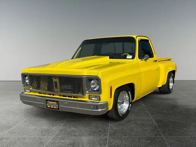 1975 Chevrolet C-10 Shortbox Stepside Shortbox Stepside / RWD
