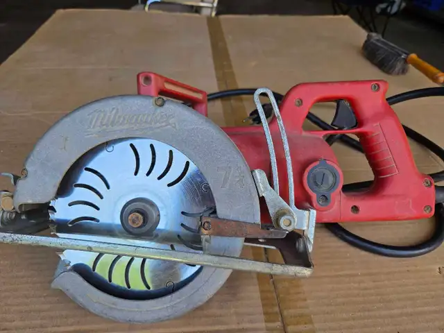 Milwaukee circular saw