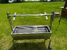 Rotisserie à Méchoui 44'' Avec 3 grilles à BBQ. Jamais servie