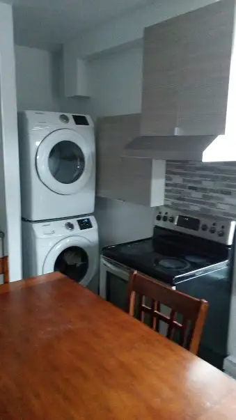 4-5 min du Metro Rosemont(UdM,UQAM...)Grande chambre,tout Inclus