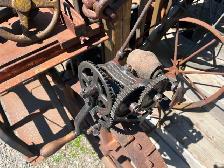 Antique hand crank McCormick Deering sickle mower knife grinder - Photo 5