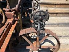 Antique hand crank McCormick Deering sickle mower knife grinder - Photo 6
