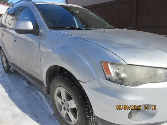 2011 Mitsubishi Outlander ES SAFTIED!