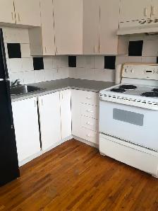 Rosemont, 9ième Ave, 2 ½, poêle/frigo inclus 900.00$