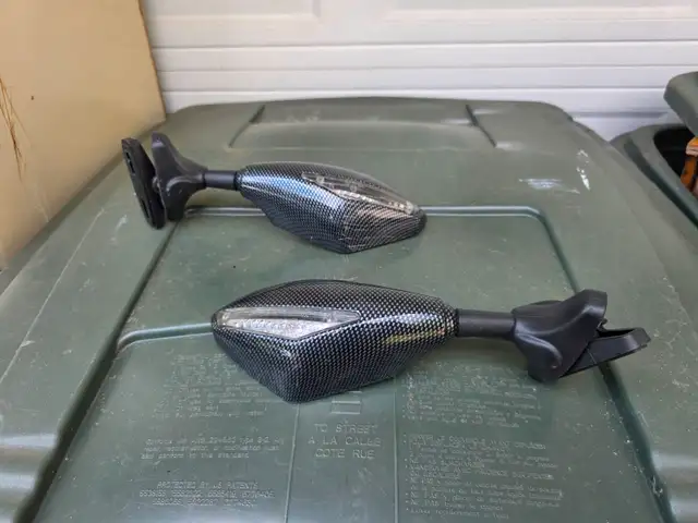 Motorcycle Mirrors W Integrated Turn Signals Carbon Fiber Look