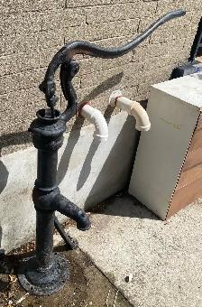 Antique Cast Iron Hand Water Pump - Photo 2
