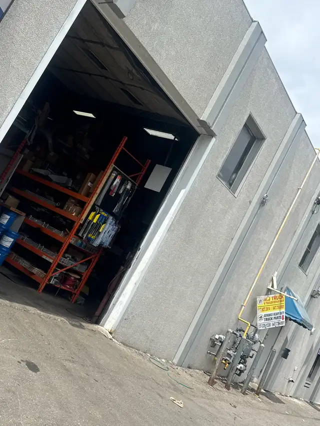 Delivery Driver / Warehouse Associate Wanted